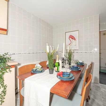 Holiday home Xtra Large 4 Bedroom House, Near Excel, And 5 Walk To Train Station