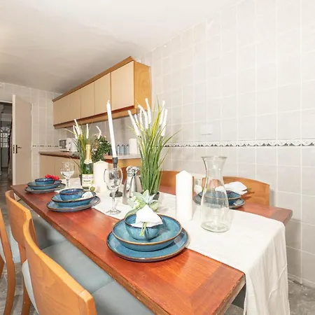Holiday home Xtra Large 4 Bedroom House, Near Excel, And 5 Walk To Train Station