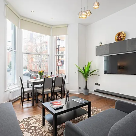 At Kensington And Knightsbridge Apartment