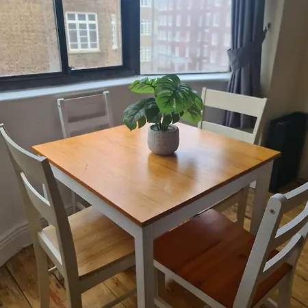 Apartment Rare Gem Close To Transport Links London