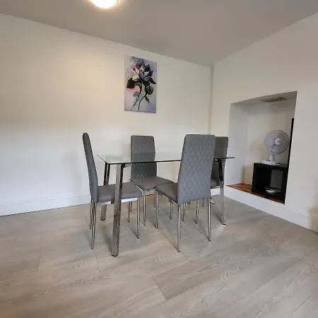 Cosy By Clapham South Underground! * London