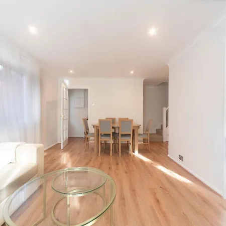 Holiday home Pass The Keys Stylish 2 Bedroom Family Worcester Park