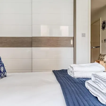 Apartment Modern Surrey Quays Flat London