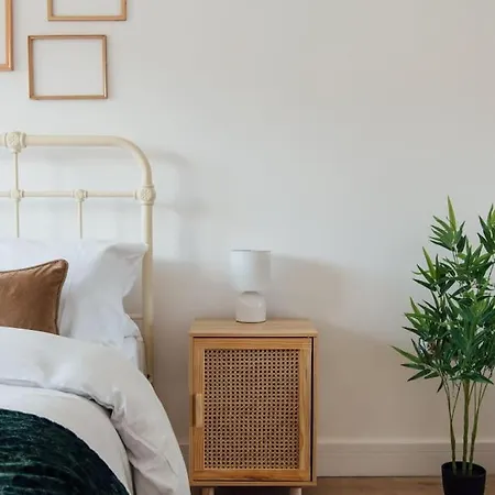 Cosy 2 Bedroom Flat In Ilford, London