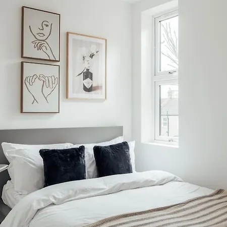 Modern 2 Bedroom Flat In Ilford, London Apartment Ilford