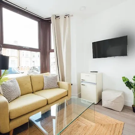 Cosy 2 Bedroom Flat In Ilford, London Apartment