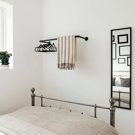 Modern 2 Bedroom Flat In Ilford, London