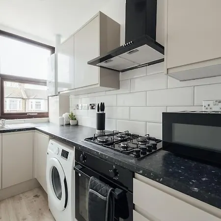 Unique 2 Bedroom Flat In Ilford, London * Ilford