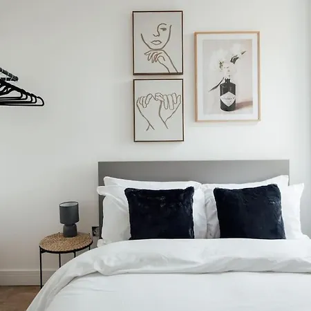 Modern 2 Bedroom Flat In Ilford, London Apartment Ilford