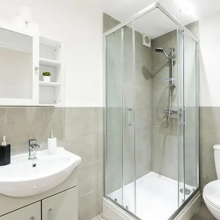 Modern 2 Bed In Croydon- Photo Id Required Apartment