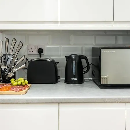 Modern 2 Bed In Croydon- Photo Id Required *
