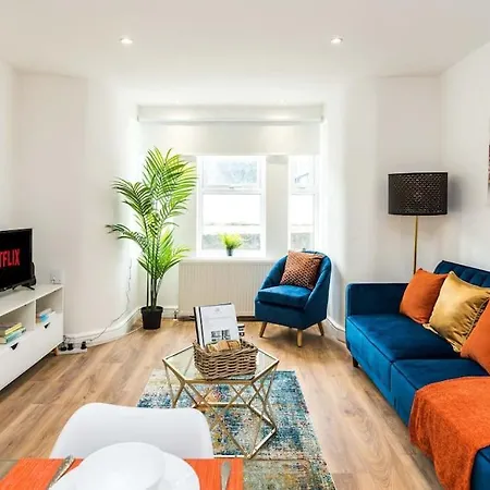 Modern 2 Bed In Croydon- Photo Id Required