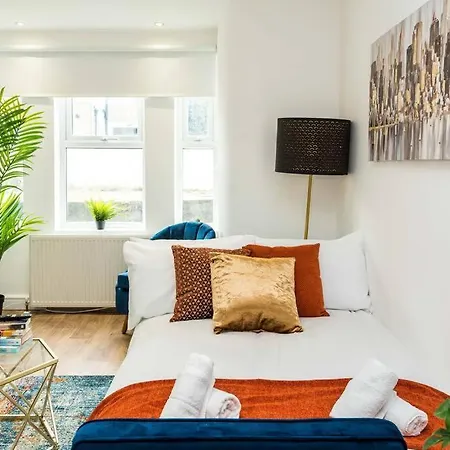Modern 2 Bed In Croydon- Photo Id Required *