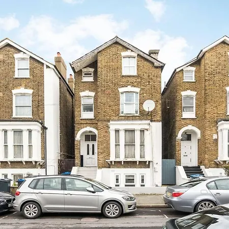 Apartment Modern 2 Bed In Croydon- Photo Id Required *