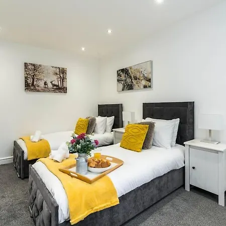 Modern 2 Bed In Croydon- Photo Id Required Apartment *