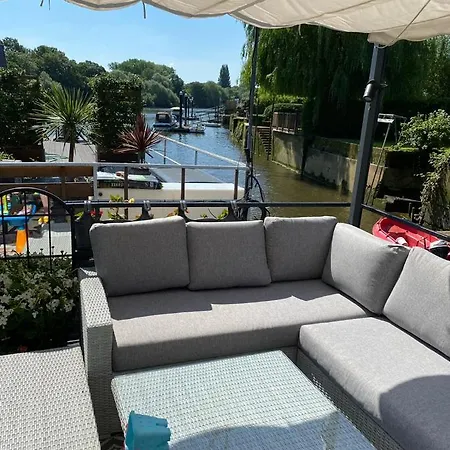 Tean Lovely Houseboat On The River Thames Botel *