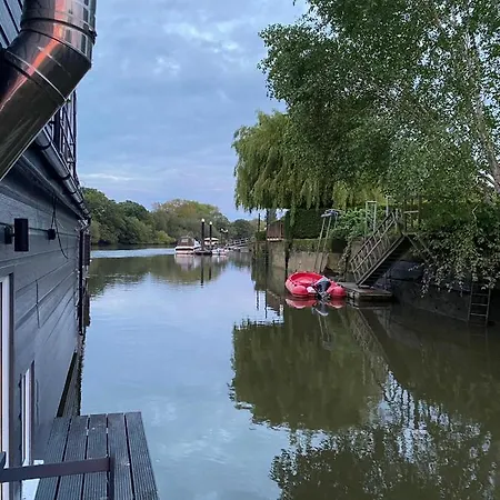 Botel Tean Lovely Houseboat On The River Thames *