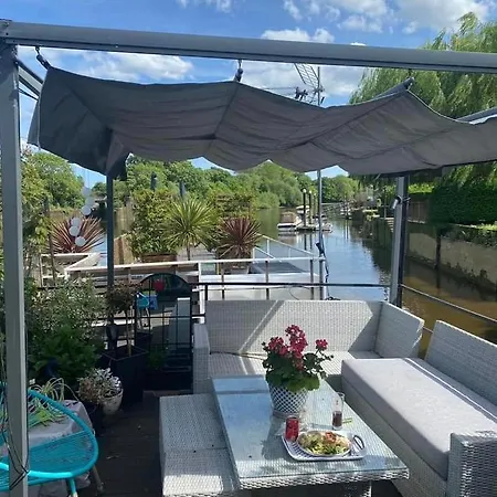 Tean Lovely Houseboat On The River Thames Botel Twickenham