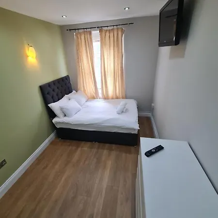 Apartment Lovely En-suite Bedroom R7 London