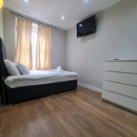 Lovely En-suite Bedroom R7 * Londres