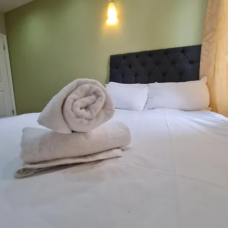Apartment Lovely En-suite Bedroom R7 *