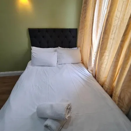 Apartment Lovely En-suite Bedroom R7 *