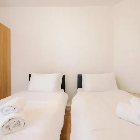 Pass The Keys Family In The Heart Of Bayswater * London