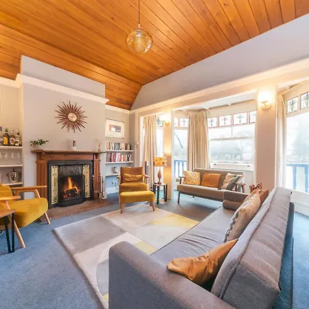 Holiday home Pass The Keys Cosy River House With Beautiful Views