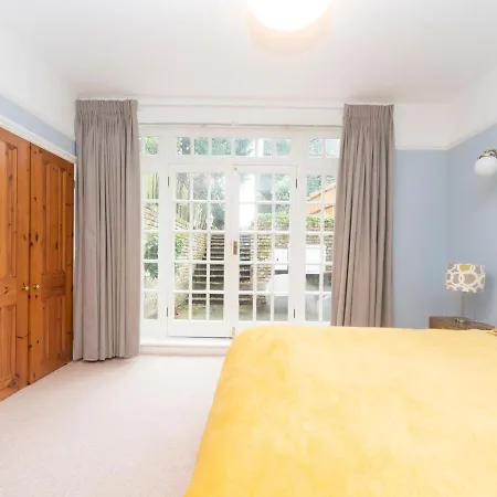 Holiday home Pass The Keys Cosy River House With Beautiful Views *