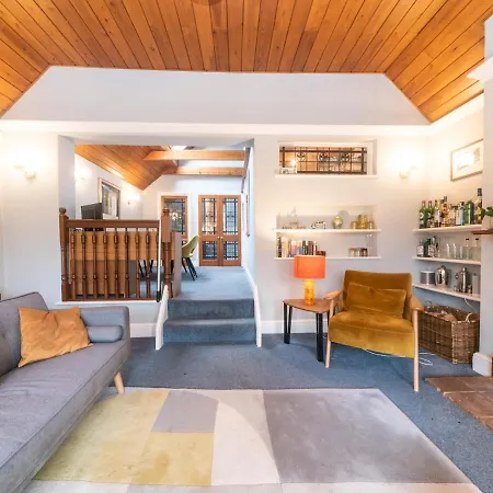 Pass The Keys Cosy River House With Beautiful Views Kingston upon Thames (Greater London)