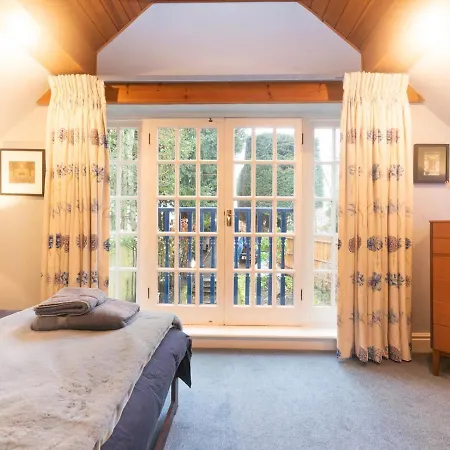 Pass The Keys Cosy River House With Beautiful Views Holiday home *