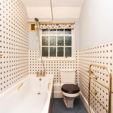 Pass The Keys Cosy River House With Beautiful Views Kingston upon Thames (Greater London)
