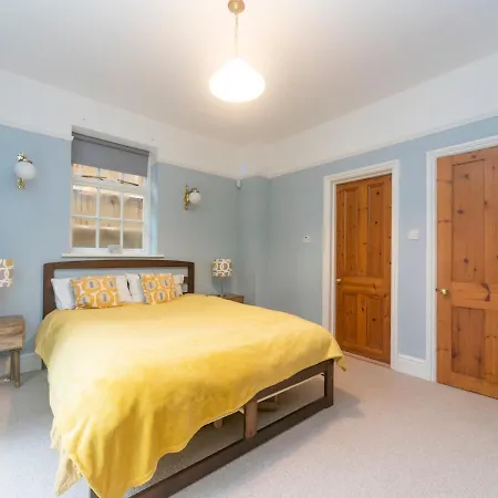 Holiday home Pass The Keys Cosy River House With Beautiful Views