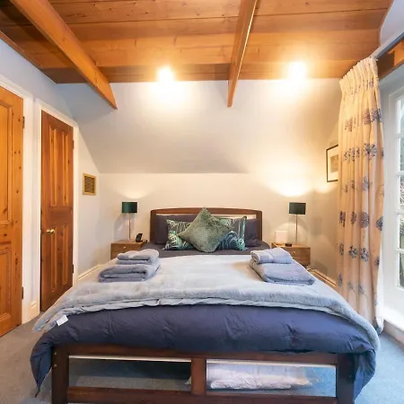 Pass The Keys Cosy River House With Beautiful Views Holiday home Kingston upon Thames (Greater London)