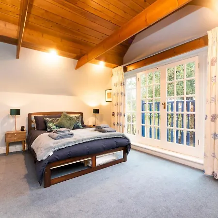 Pass The Keys Cosy River House With Beautiful Views