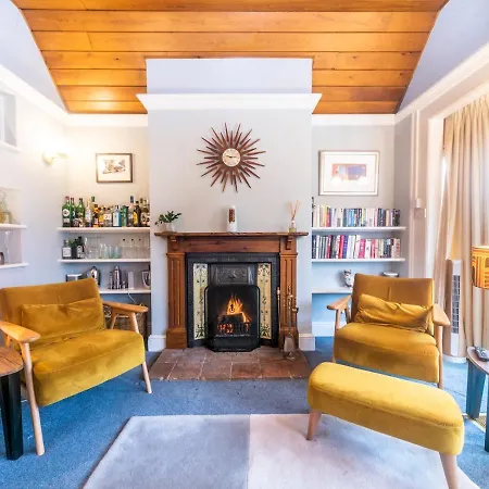 Pass The Keys Cosy River House With Beautiful Views Holiday home Kingston upon Thames (Greater London)
