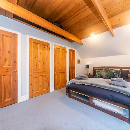 Pass The Keys Cosy River House With Beautiful Views Holiday home *