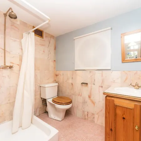 Pass The Keys Cosy River House With Beautiful Views Kingston upon Thames (Greater London)