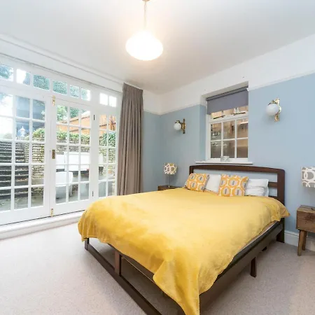 Pass The Keys Cosy River House With Beautiful Views Holiday home *