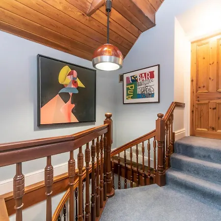 Pass The Keys Cosy River House With Beautiful Views * Kingston upon Thames (Greater London)