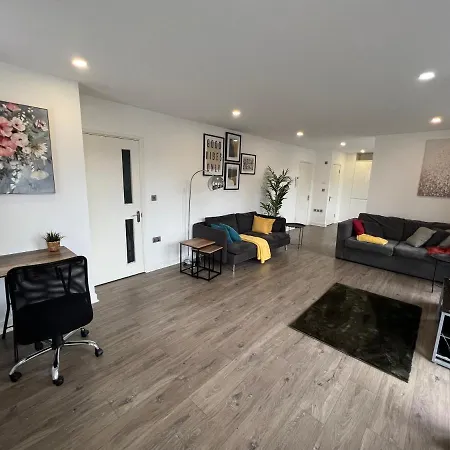 3bed Flat 3wc And Great Location Near Excel City Airport O2 And Canning Town Station