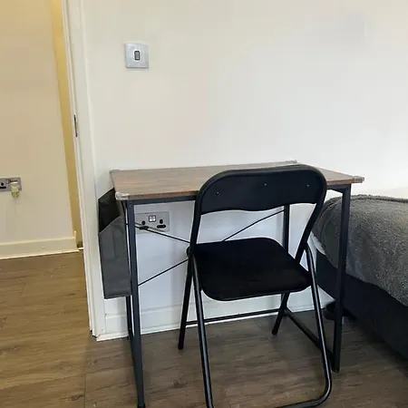 3bed Flat 3wc And Great Location Near Excel City Airport O2 And Canning Town Station *