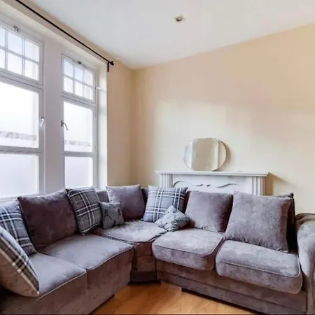 Oxford Street Family Apartment *