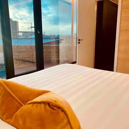 Apartment Large 3 Bed 3 Bathrooms Penthouse With Terrace And Views In *