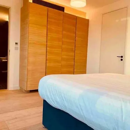 Apartment Large 3 Bed 3 Bathrooms Penthouse With Terrace And Views In