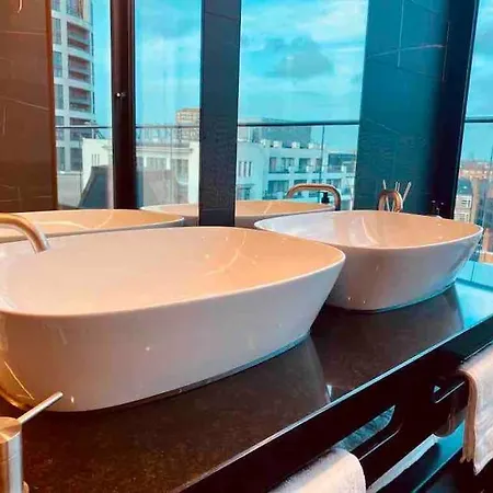 Large 3 Bed 3 Bathrooms Penthouse With Terrace And Views In London