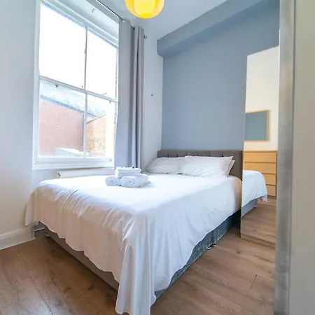 Spacious 2 Bedroom In Downtown *