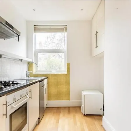 Earl's Court One Bedroom Flat * Londra
