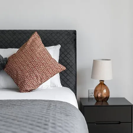 Trendy East Flat Bro1 *