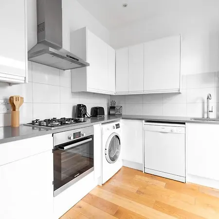 Trendy East Flat Bro1 * London